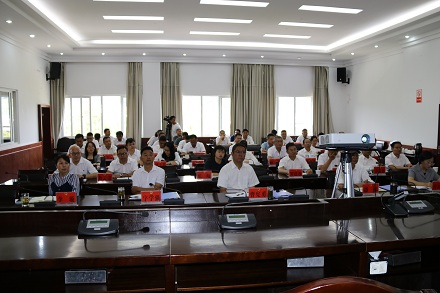 凤庆县第十八届人大常委会举行第十三期常委会组成人员履职学习专题讲座