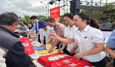 凤庆县人大常委会机关多措并举开展“民法典宣传月”活动