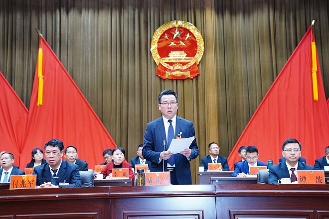 陈礼军书记主持会议 - 副本.JPG