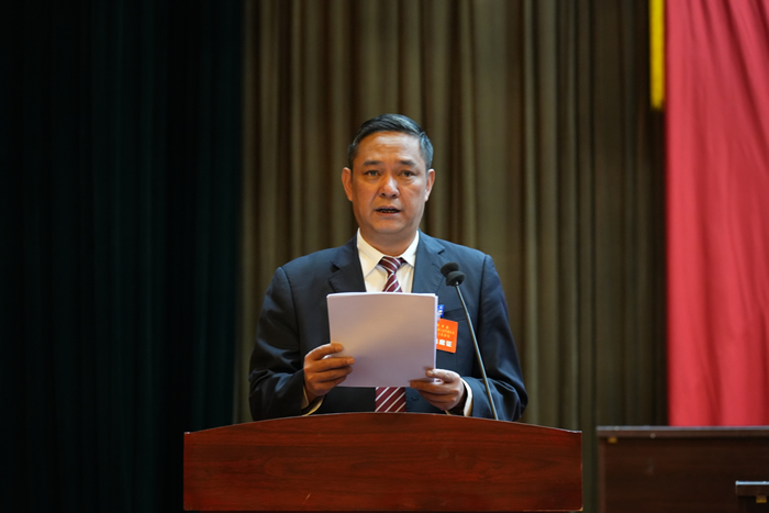 曹宪勇作报告.JPG